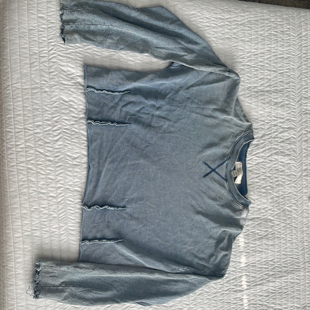 Long sleeve cropped sweatshirt